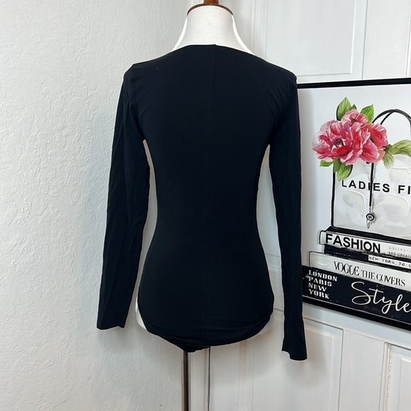 Everlane Black V-Neck Bodysuit Size M - Picture 4 of 7